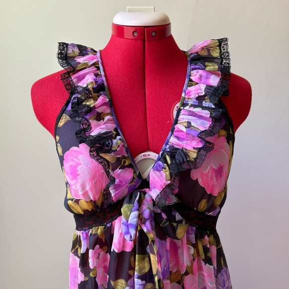 Vintage Floral Lingerie​ - Picture 5 of 12